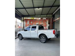 NISSAN - FRONTIER - 2014/2015 - Branca - R$ 102.900,00
