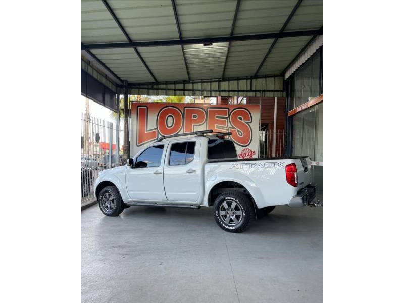 NISSAN - FRONTIER - 2014/2015 - Branca - R$ 102.900,00