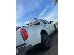 NISSAN - FRONTIER - 2014/2015 - Branca - R$ 102.900,00