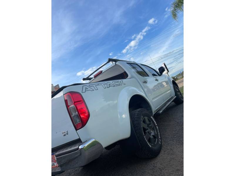 NISSAN - FRONTIER - 2014/2015 - Branca - R$ 102.900,00