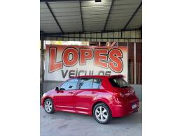 NISSAN - TIIDA - 2012/2013 - Vermelha - R$ 49.900,00