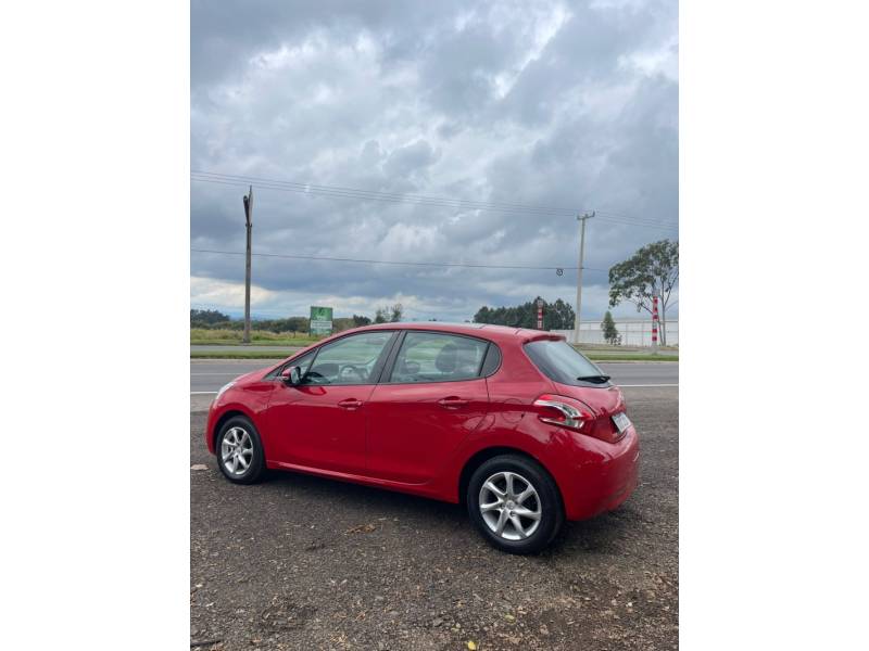 PEUGEOT - 208 - 2013/2014 - Vermelha - R$ 43.900,00
