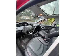 PEUGEOT - 208 - 2013/2014 - Vermelha - R$ 43.900,00