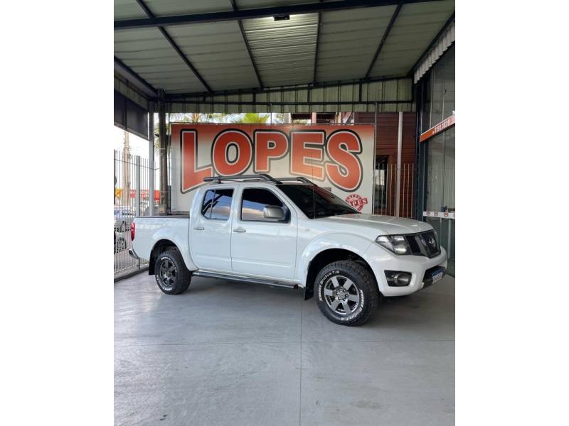 NISSAN - FRONTIER - 2014/2015 - Branca - R$ 102.900,00