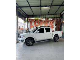 NISSAN - FRONTIER - 2014/2015 - Branca - R$ 102.900,00